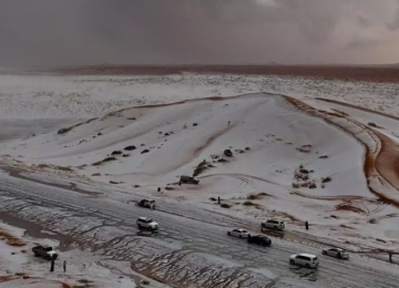 Deserto Saudita fica coberto de neve pela primeira vez na história - Vídeo