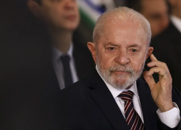 Lula assina decreto que restringe uso de armas pelas polícias: armas em último caso.