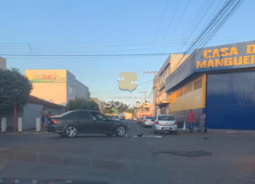 Acidente envolvendo dois veículos de passeio foi registrado nesta terça-feira, em Rio Verde