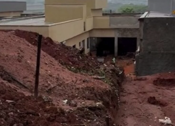 Muro de residência desaba por conta da forte chuva em Goiânia 