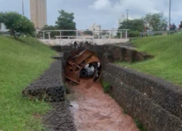 Vídeo mostra de outro ângulo o rompimento da ponte na Avenida Barrinha, em Rio Verde