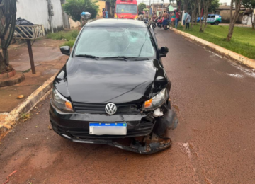 Motociclista ferido em acidente após avançar sinal de 