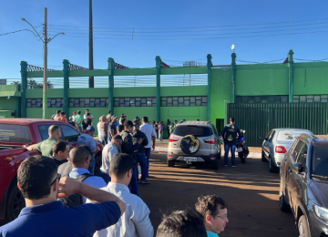 Torcida corre para garantir ingresso para a estreia do EC Rio Verde no Velosão