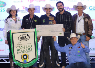 Dois campeões fazem história no rodeio da Expo Rio Verde 2025