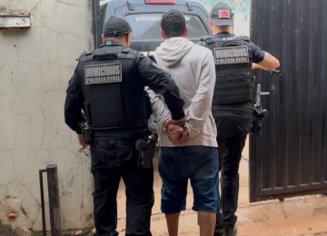 Homem é preso em Rio Verde por matar estrangeiro a tiros; crime foi registrado por câmeras de segurança