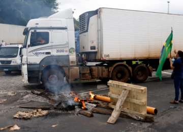 Greve de caminhoneiros não se confirma e país amanhece sem bloqueios, aponta PRF