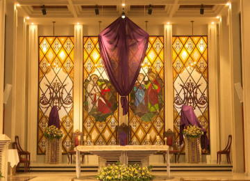 Silêncio total: Sexta-feira Santa mobiliza fiéis em momento de fé, luto e reflexão