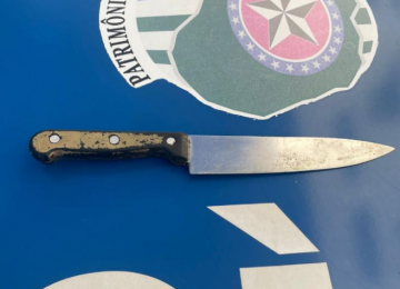 Polícia Militar prende homem armado com faca após ameaçar a própria mãe no Residencial Atalaia