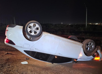Motorista perde controle, capota carro e é socorrido pelo SAMU na zona rural de Rio Verde