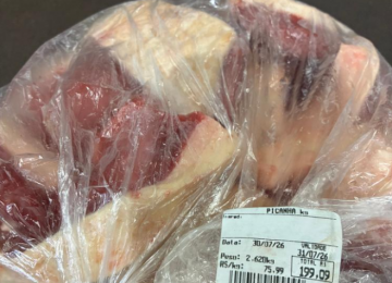 Entregador é preso após esconder peça de carne em capacete e furtar supermercado em Rio Verde
