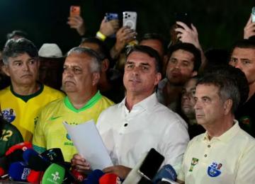Flávio Bolsonaro não reconhece vitória de Lula e anuncia que vai pedir anulação da eleição