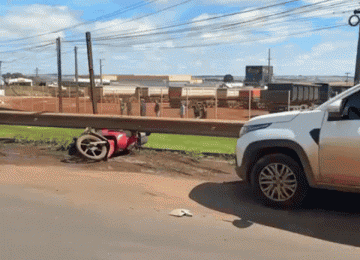 Acidente é registrado entre carro e moto no trevo de Rio Verde