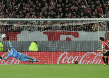 Flamengo passa sufoco mas avança às semifinais da Libertadores 