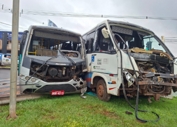Acidente entre dois ônibus na Presidente Vargas deixa vítimas com escoriações