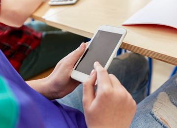 Governo Federal sanciona lei que proíbe uso de celulares nas escolas