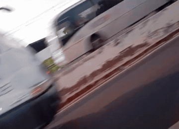Colisão entre caminhão e carro deixa motorista ferido e trânsito intenso na BR-060, em Rio Verde
