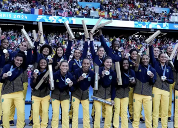 Futebol feminino leva medalha de prata em jogo contra EUA 