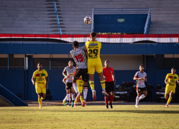 Anápolis vence o Brusque de virada e respira na série C do brasileirão