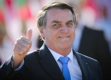 Defesa de Bolsonaro pede arquivamento do caso das joias 