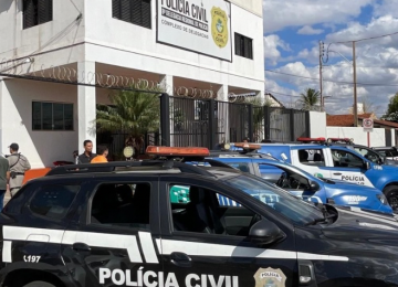 Homem é preso por embriaguez após estacionar em frente à delegacia em Rio Verde