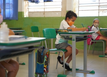 Sobe em 65% na pandemia número de crianças que não aprenderam a ler e escrever 
