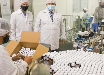 Governadores pedem celeridade na produção da Sputnik V ao visitarem fábrica responsável pela vacina no Brasil