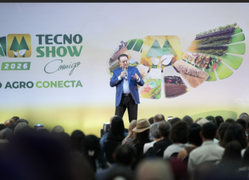 Tecnoshow 2026 começa com presença de autoridades e palestra de Augusto Cury sobre saúde mental no agro