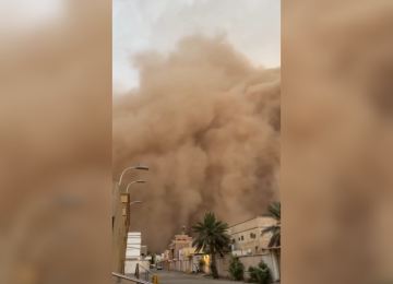 Tempestade de areia transforma dia em noite e causa caos no Oriente Médio
