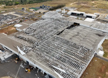 Tempestade paralisa fabricação de carros da Toyota em SP