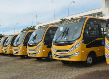 Governo de Goiás reforça o transporte escolar com 36 novos ônibus