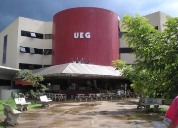 UEG abre inscrições de concurso com salários de até R$ 5,3 mil para área administrativa