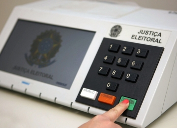 Especialistas começam a testar urna para as eleições de 2020
