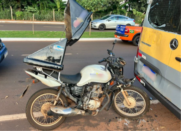 Uso de celular por motociclista provoca acidente de trânsito no bairro Promissão, em Rio Verde