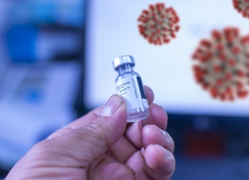 Primeiro lote da vacina da Janssen de dose única chega ao Brasil