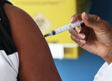 Rio Verde faz repescagem na vacinação contra a Covid para maiores de 18 anos nessa sexta (3)