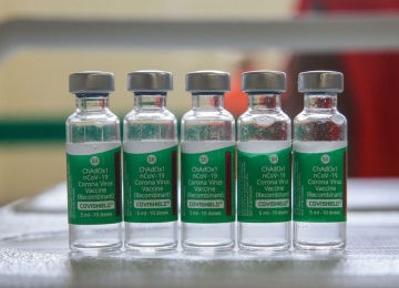 Fiocruz pretende retomar produção da vacina contra Covid-19 na terça-feira (25)