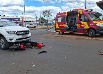 Grave acidente entre carro e moto deixa mulher inconsciente na Vila Maria