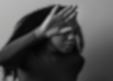 Mulher pula de veículo em movimento após ser ameaçada de morte por companheiro em Rio Verde