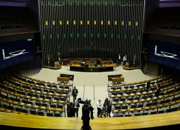 Votação da PEC Kamikaze é adiada para terça (12) pela Câmara