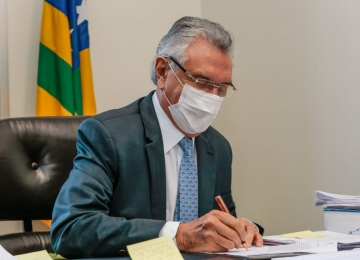 Caiado corrobora que aulas presenciais em Goiás só devem retornar em 2021 
