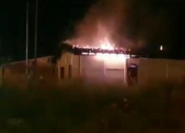Residência de idoso internado em hospital incendeia por causa desconhecida em Rio Verde