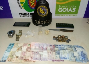 Homem é preso com droga, celulares e relógios no Jardim Goiás