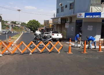 Avenida Jerônimo Martins está parcialmente interditada para instalação de semáforo