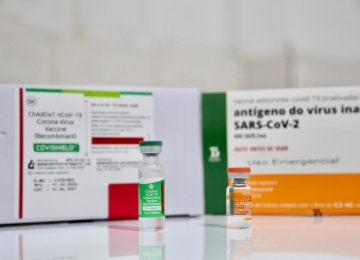 Mais de 16 mil brasileiros tomaram doses dos dois imunizantes contra a Covid que estão sendo aplicados no país