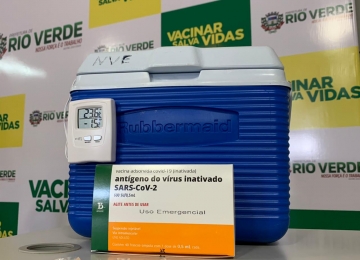 Rio Verde irá iniciar vacinação de idosos acima de 75 anos após receber mais de 5 mil doses da CoronaVac