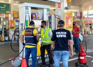 Procon e Polícia Civil fazem ação integrada em postos e dsitribuidoras de combustíveis goianos