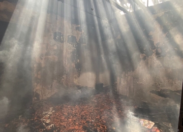 Incêndio sem vítimas no Setor Pauzanes deixa casa com estrutura comprometida 