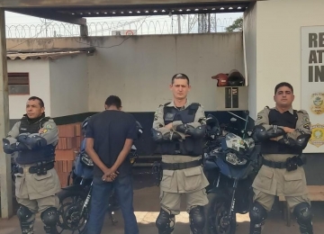 Filho é preso por agredir a mãe e guardar objeto furtado em casa em Rio Verde
