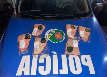 Suspeito é preso após tentar furtar R$500 em carnes em supermercado 