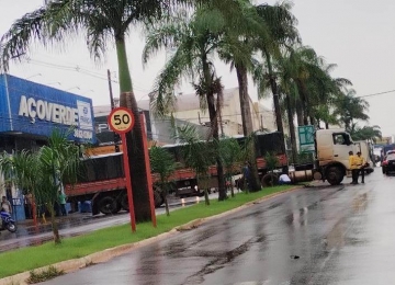 Avenida Presidente Vargas tem trecho interditado e AMT auxilia na sinalização da via